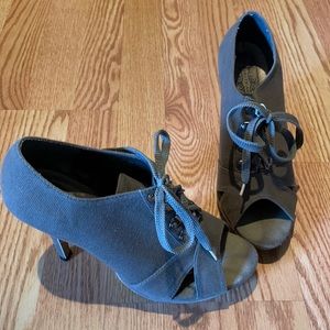 🛍 Cute Lace Up Heeled Bootie